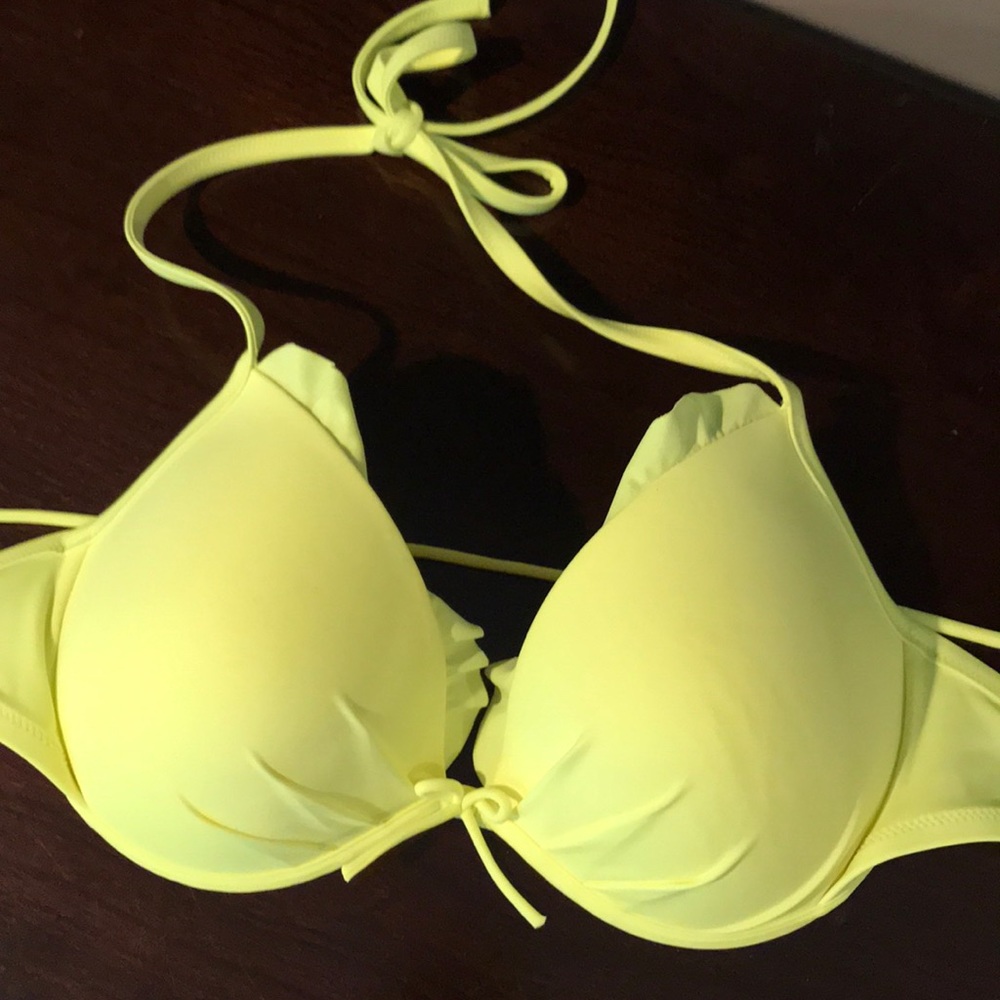 NWOT Victoria’s Secret swimsuit top (top only)